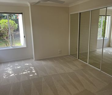 Immaculate single level home in the heart of Robina - Photo 4