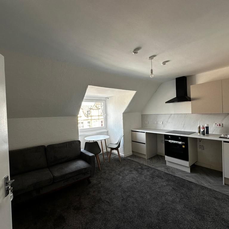 2 bedroom flat to rent - Photo 1