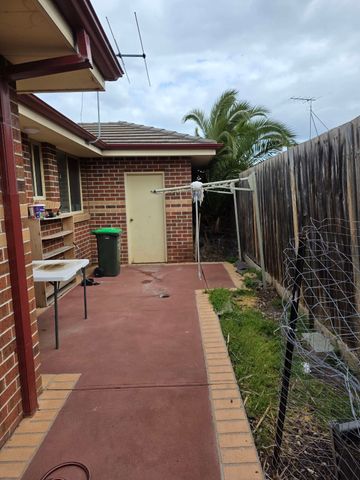 Altona Meadows - Photo 2