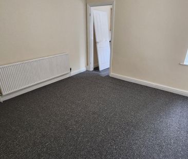 2 bedroom end of terrace house to rent - Photo 5