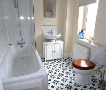 2 bedroom end of terrace house to rent - Photo 6