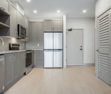 UNIT 1501VANTAGE! BRAND NEW UNITS. 1 bedroom, 1 bathroom + den. - Photo 3