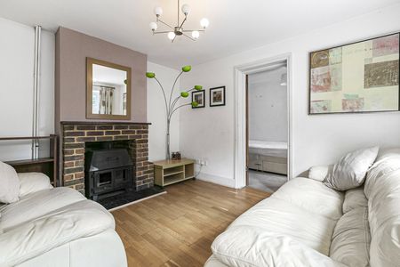 Harvest Road, Englefield Green, Egham, Surrey, TW20 0QS - Photo 2