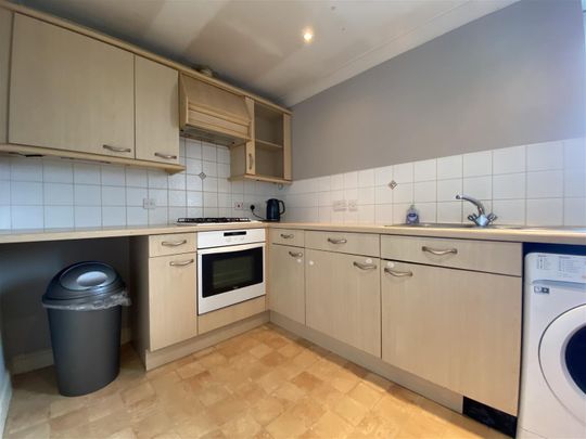 Hubbards Close, Hillingdon, UB8 - Photo 1