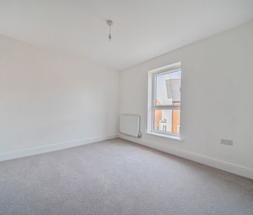 3 bedroom semi-detached house to rent - Photo 4