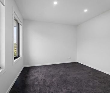 A SPACIOUS FAMILY RETREAT – TOWNHOUSE LIVING AT ITS BEST - Photo 5