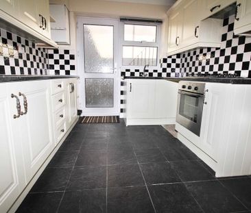 3 bedroom terraced house to rent - Photo 6