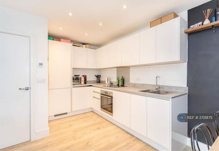 2 bedroom flat to rent - Photo 2