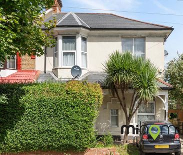 3 bedroom ground floor flat to rent - Photo 1