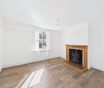 3 bedroom end of terrace house to rent - Photo 3