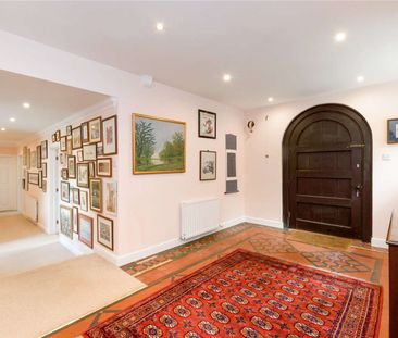 Unique character property in prestigious gated mansion conversion - Photo 3
