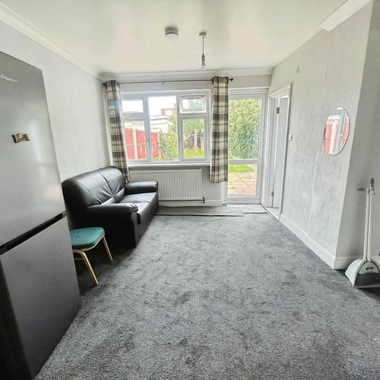 4 bedroom terraced house to rent - Photo 1