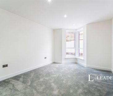 3 bedroom flat to rent - Photo 4