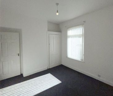 2 Bedroom Terraced - Photo 2