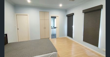 Stunning Near-New Family Home - Photo 4