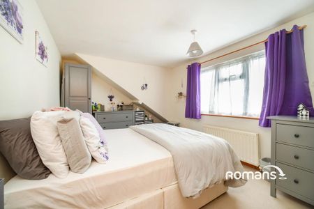 4 bedroom semi-detached house to rent - Photo 3