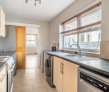 2 bedroom terraced house to rent - Photo 4