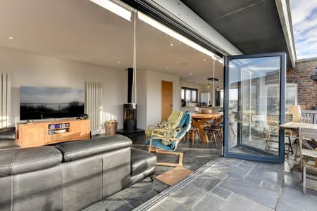 3 bedroom flat to rent - Photo 5