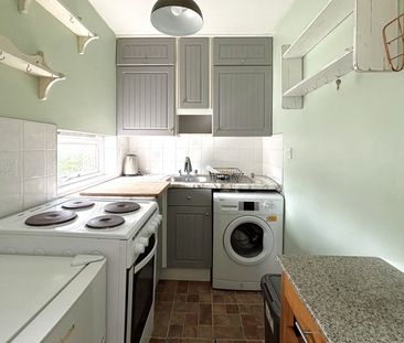 Veryan, Woking, Surrey, GU21 - Photo 2