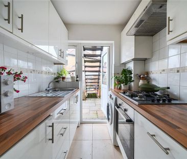 2 bedroom maisonette to rent - Photo 6