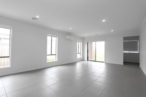Luxury and spacious family home! - Photo 1