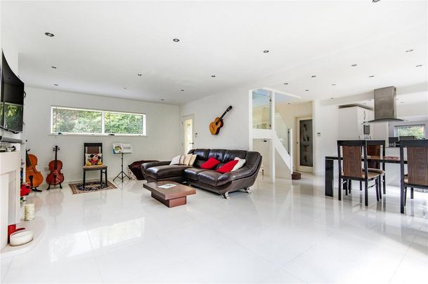 4 bedroom detached house to rent - Photo 1