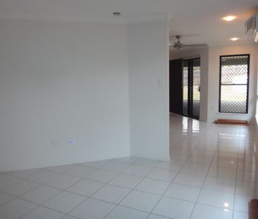 Large Family Home! - Photo 2