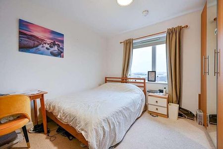 Lakeside Drive, Park Royal, NW10 - Photo 3