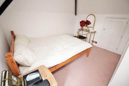 6 bedroom detached house to rent - Photo 4