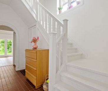 Zeer ruime woning (ca.250m²) met 6 slaapkamers & 2 badkamers - Photo 1