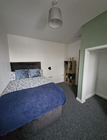 1 bedroom in a house share to rent - Photo 4