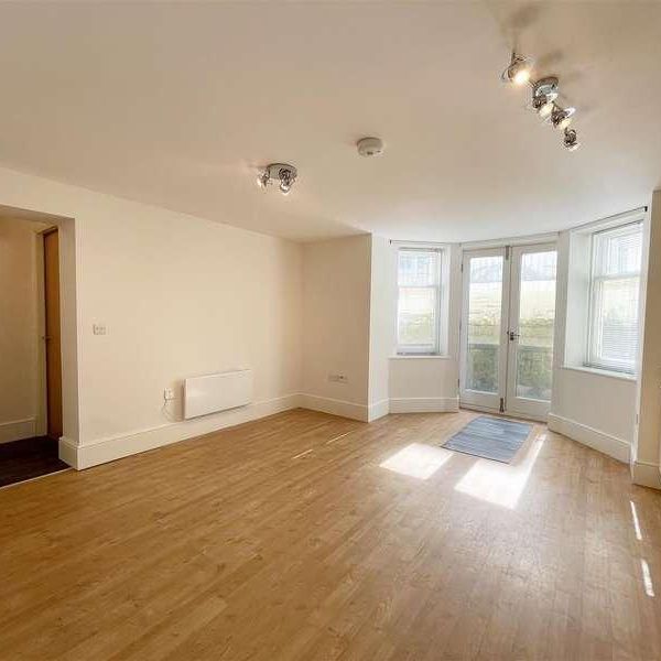 Queens Parade, Scarborough, YO12 - Photo 1