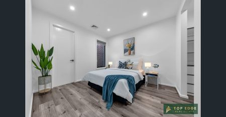 LUXE LIVING IN AN ENVIABLE LOCATION !! - Photo 5