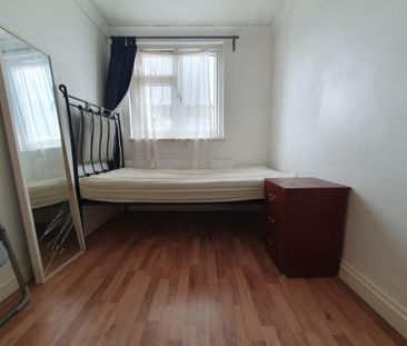 1 bedroom in a house share to rent - Photo 4
