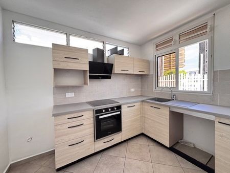 Location Maison 3 pièces 63m² LE MOULE 97160 - Photo 3