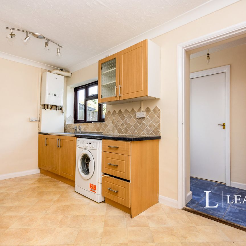 2 bedroom house to rent Elizabeth Road, Godalming, GU7 - Photo 1