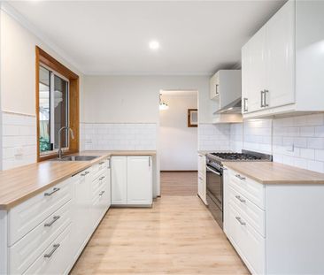 Spacious & bright - Photo 4