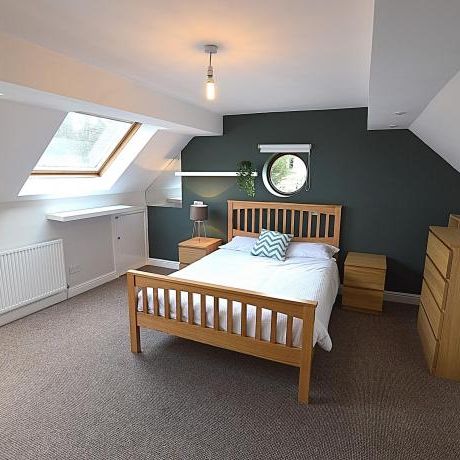 Grove Lane - 1x BEDROOM AVAILABLE, - Photo 1