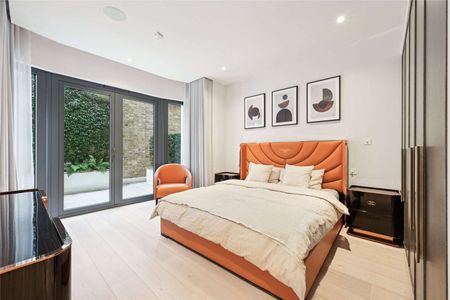 A stunning three bedroom flat on one of London's most notable residential locations - Photo 2