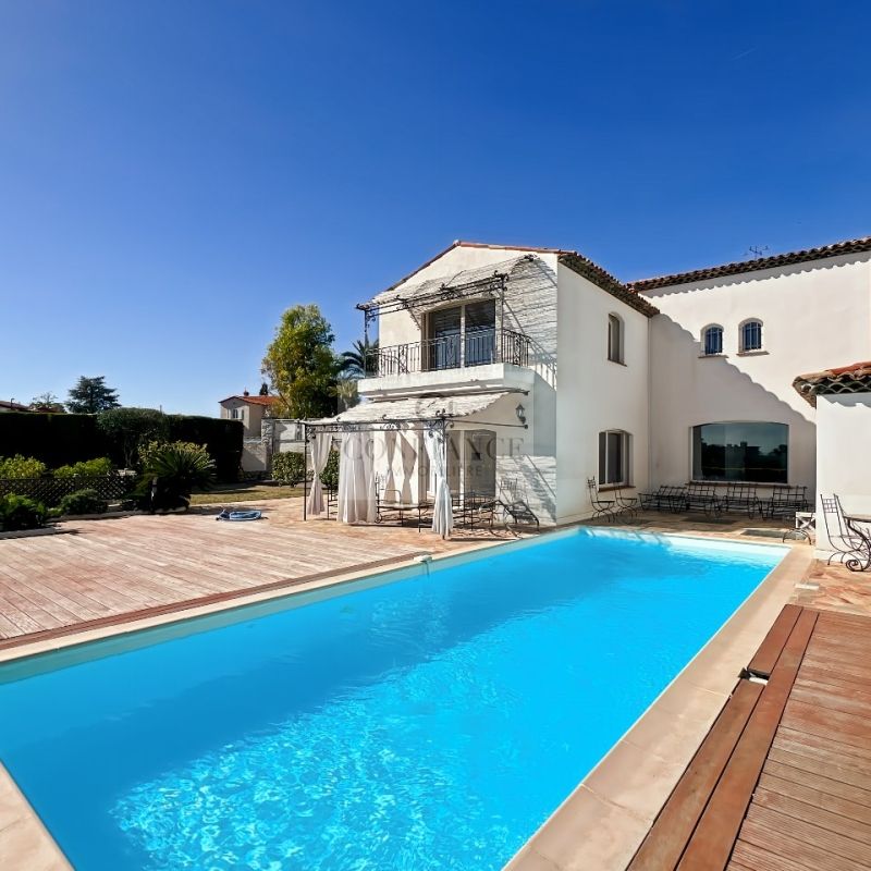 NICE OUEST ST ANTOINE DE GINESTIERE SUPERBE VILLA AVEC PISCINE - Photo 1