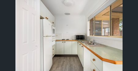 Peaceful 3 Bedroom Villa in Prime Killarney Vale Location - Photo 2