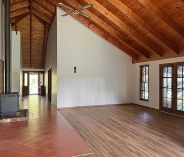 BEAUTIFUL COUNTRY HOME - Photo 2