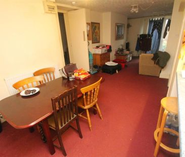 3 bedroom ground floor flat to rent - Photo 3