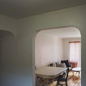 Superbe 4 ½ Rénové Avec Grandes Fenêtres - Photo 2