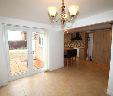 3 bedroom detached house to rent - Photo 5
