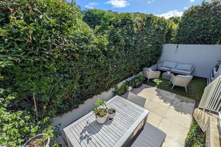 Sandringham, 2 Bedrooms. - Photo 3