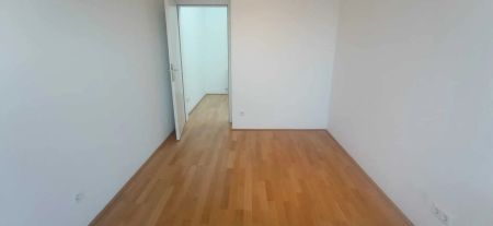 Moderne, sehr helle Dachgeschosswohnung mit sonniger Terrasse - 2er WG-tauglich - vis a vis U3 Station Enkplatz gelegen! - Foto 2