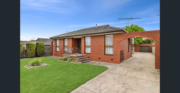 Solid original brick home with endless potential - Photo 1