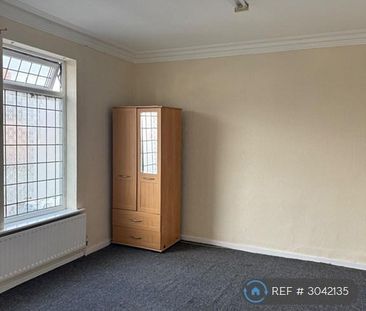4 bedroom semi-detached house to rent - Photo 6