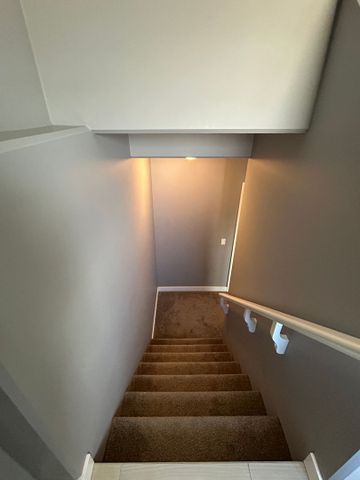 Evergreen - 3 Bedroom/2 Bathroom Upper - 507 Evergreen Blvd - Photo 5